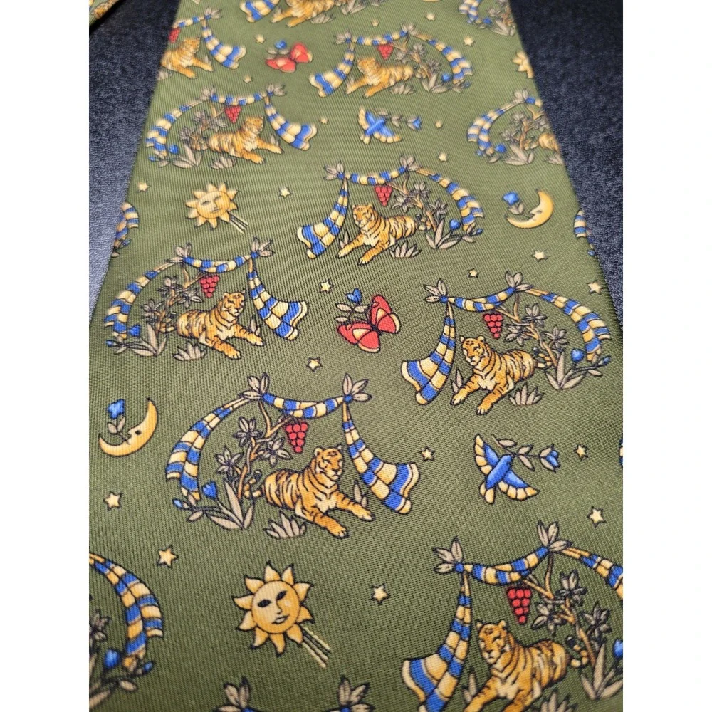Salvatore Ferragamo Men's Necktie Green Tiger Silk 3.75x58 Excellent